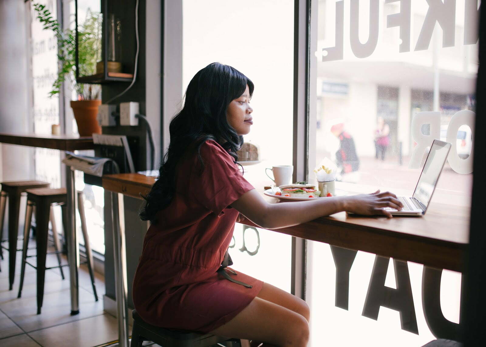 Here’s How to Start an eCommerce Business With Little to No Cash